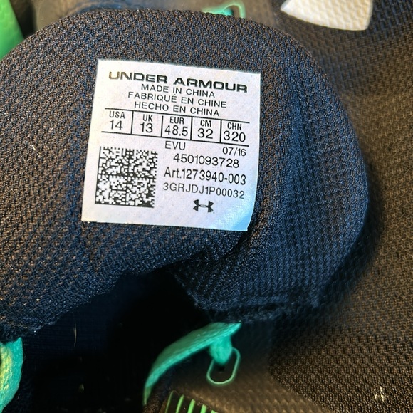 Men’s Under Armour Distance Track Spikes - Picture 2 of 4